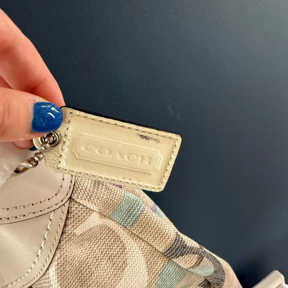 Coach Cream and Tan Shoulder Bag with Signature Pattern - Picture 9 of 11